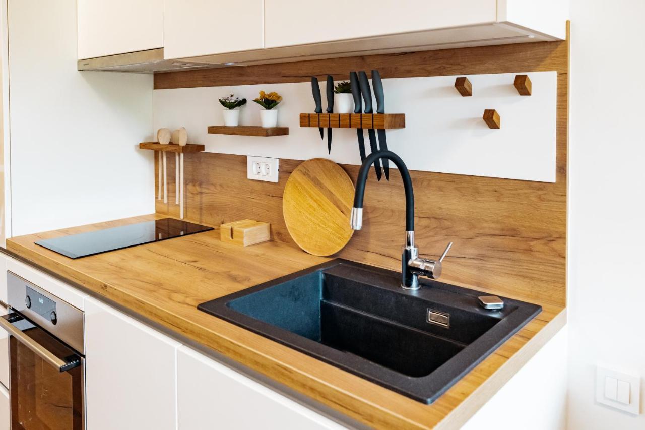 Woody - Comfy Apartment In Siska ليوبليانا المظهر الخارجي الصورة
