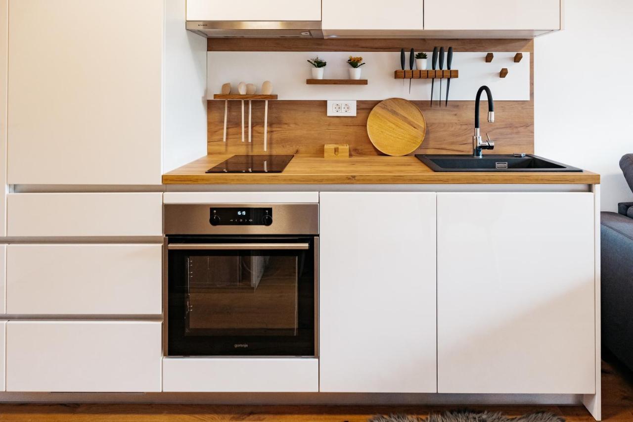 Woody - Comfy Apartment In Siska ليوبليانا المظهر الخارجي الصورة