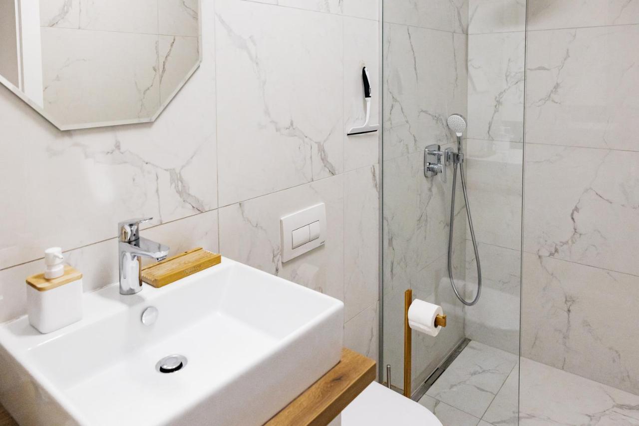 Woody - Comfy Apartment In Siska ليوبليانا المظهر الخارجي الصورة